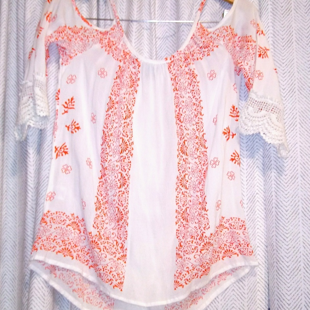 (NWOT)SoHo Bohemian off the Shoulder top xs